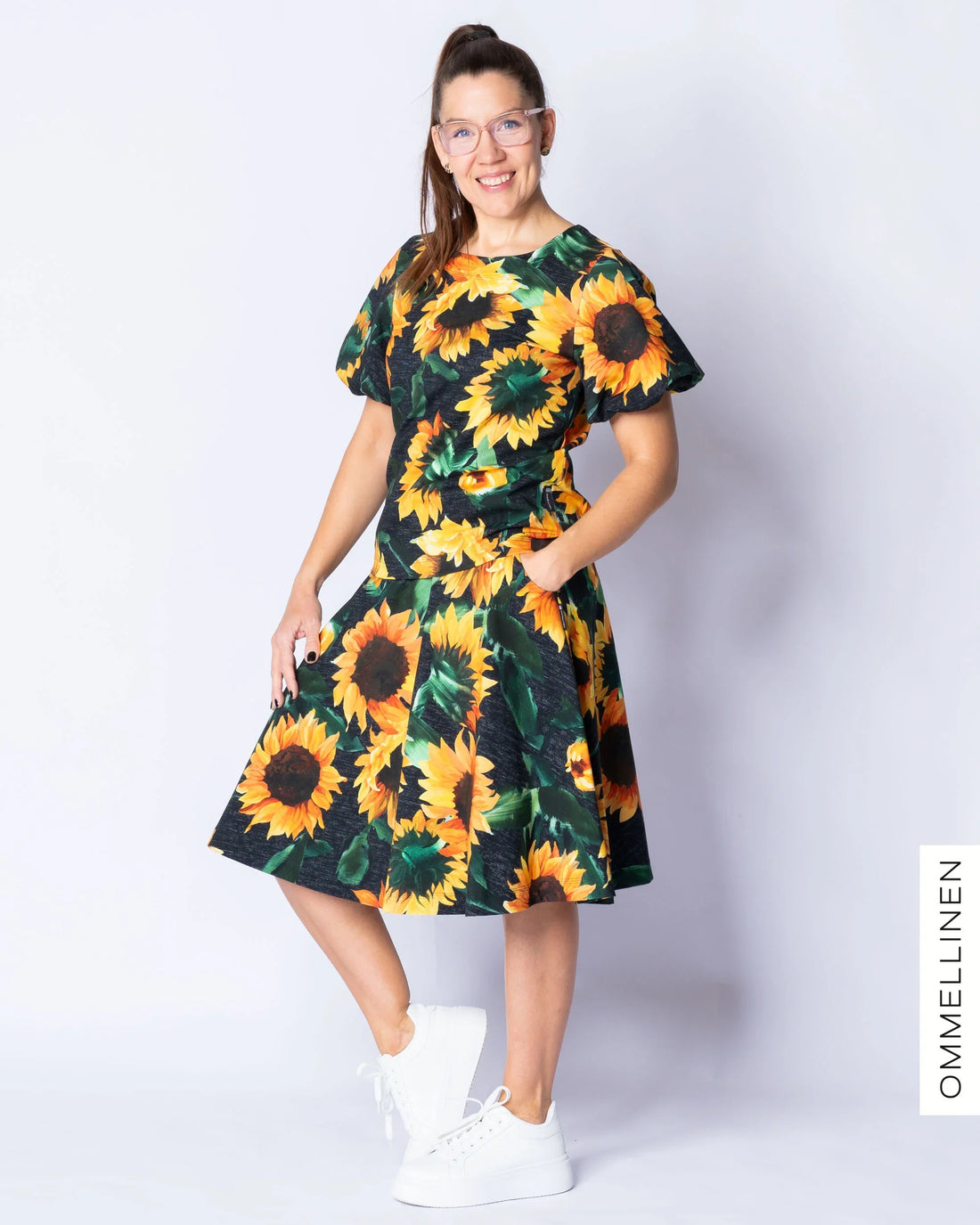 PUFFI t-shirt, Auringonkukka - black