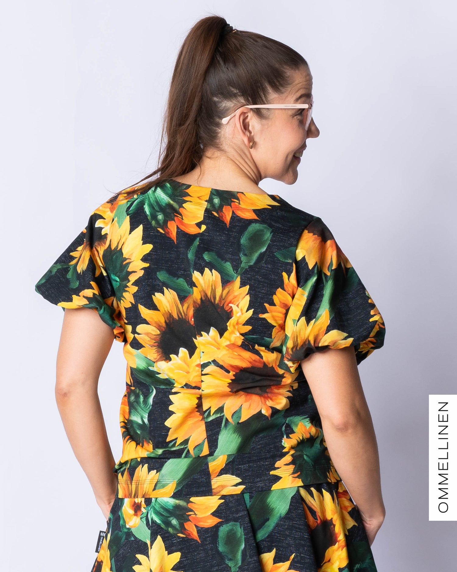 PUFFI t-shirt, Auringonkukka - black