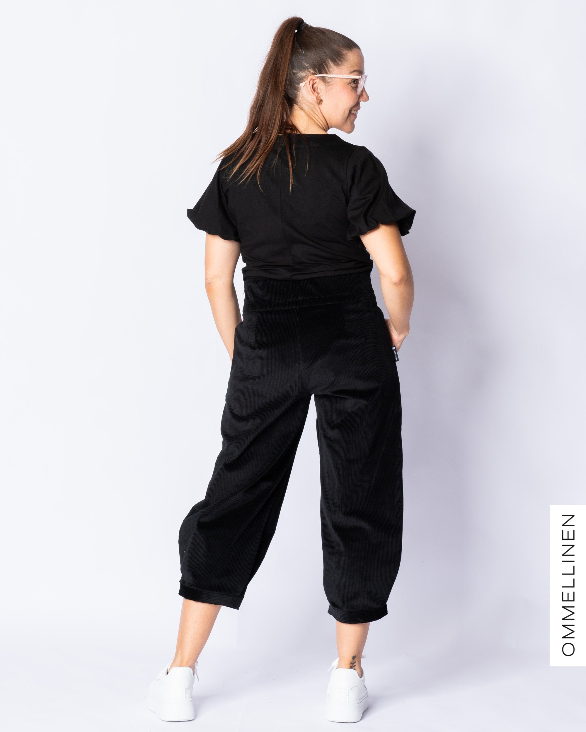 CORDUROY short pants, black