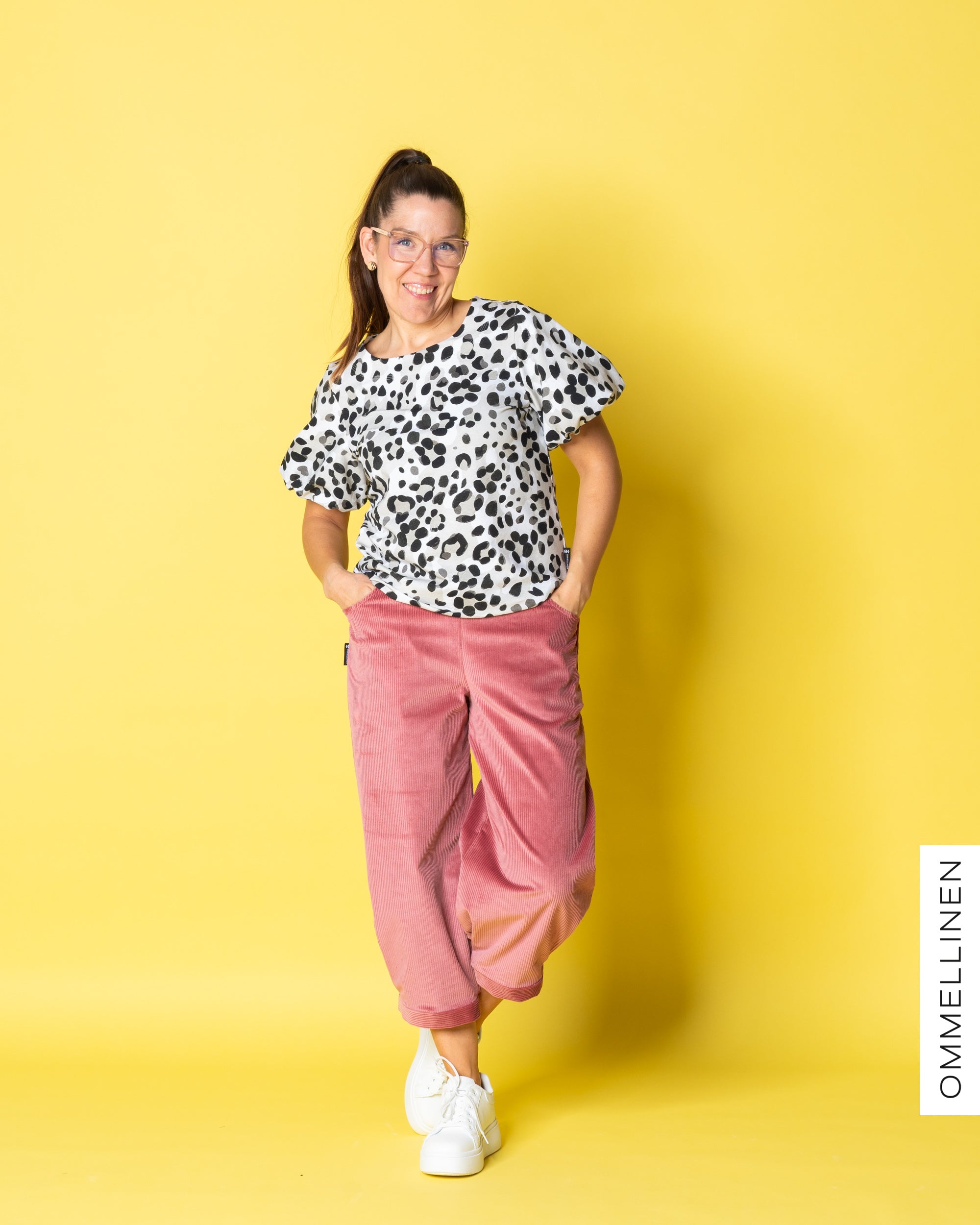 CORDUROY short pants, rose - slight II-quality