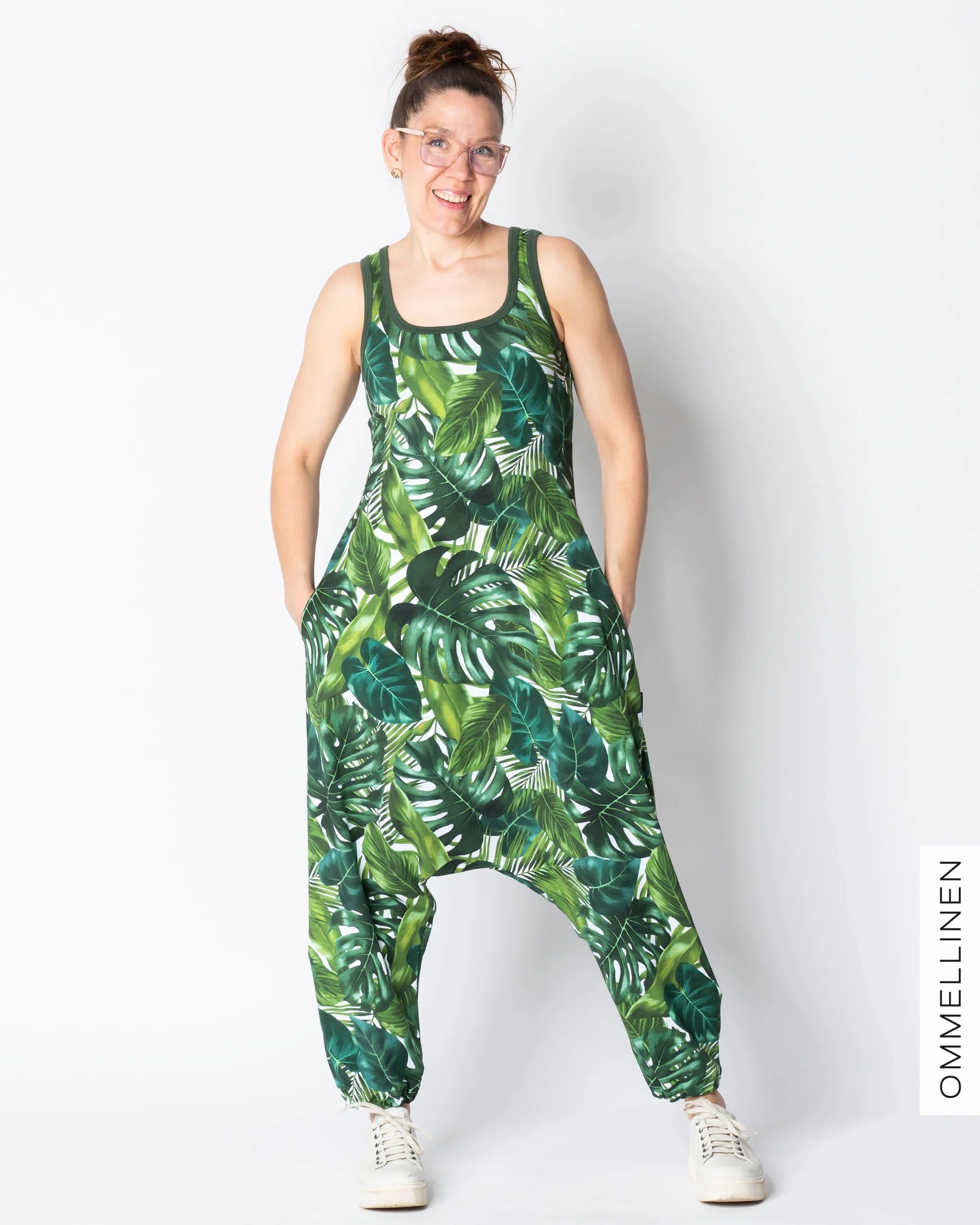 HAAREMI jumpsuit, Lehdet