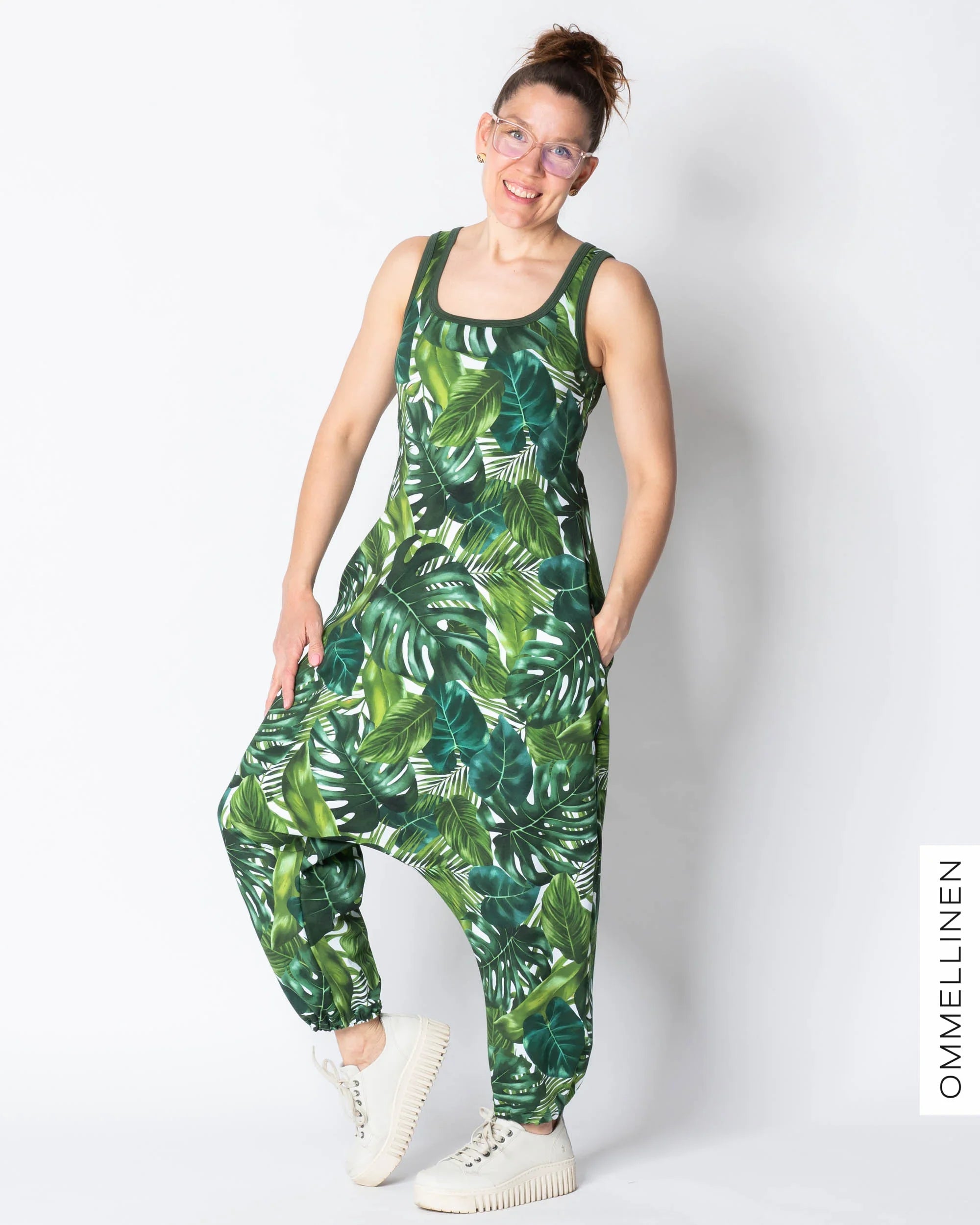 HAAREMI jumpsuit, Lehdet