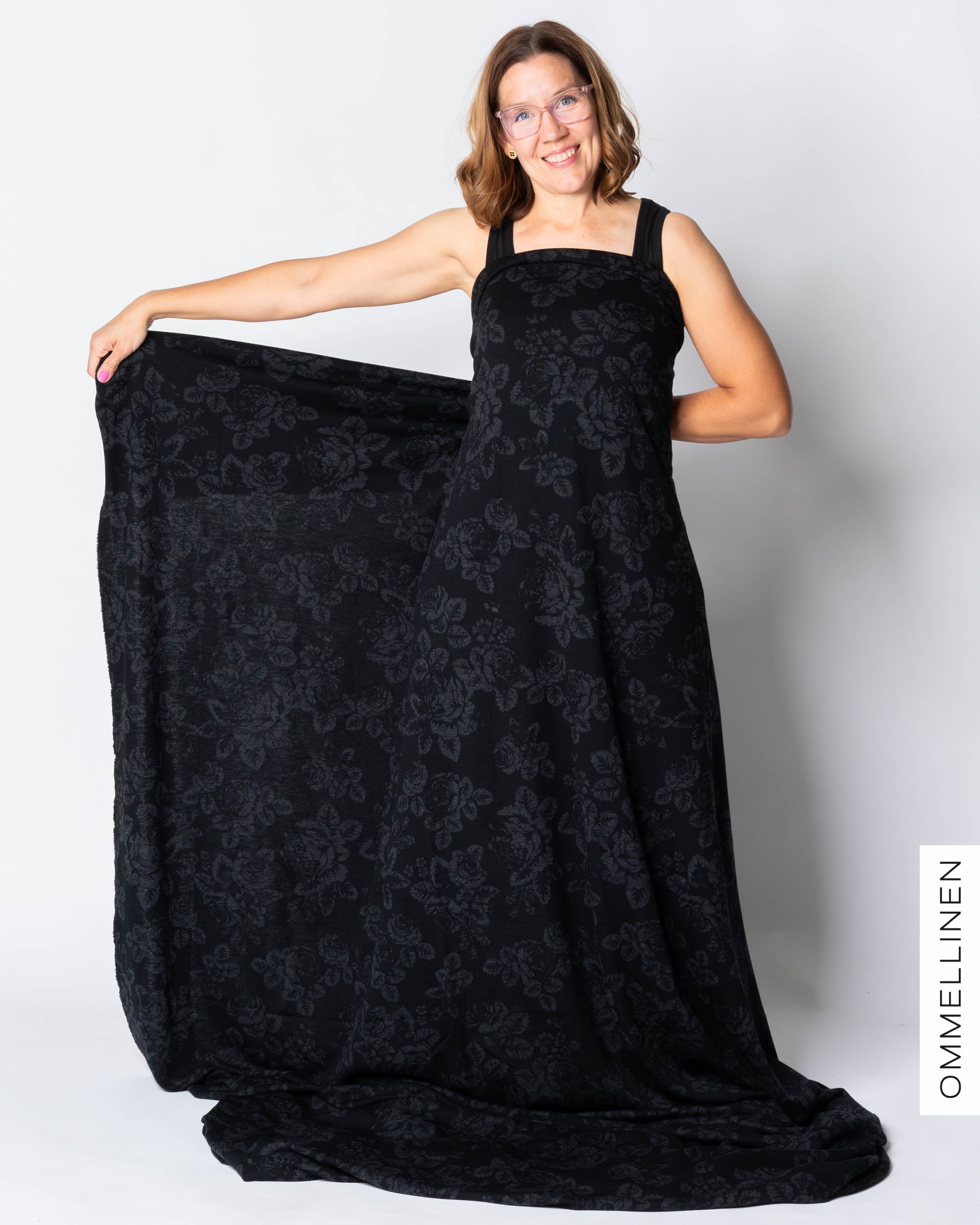 Merino wool, Babushka Roses - black/grey