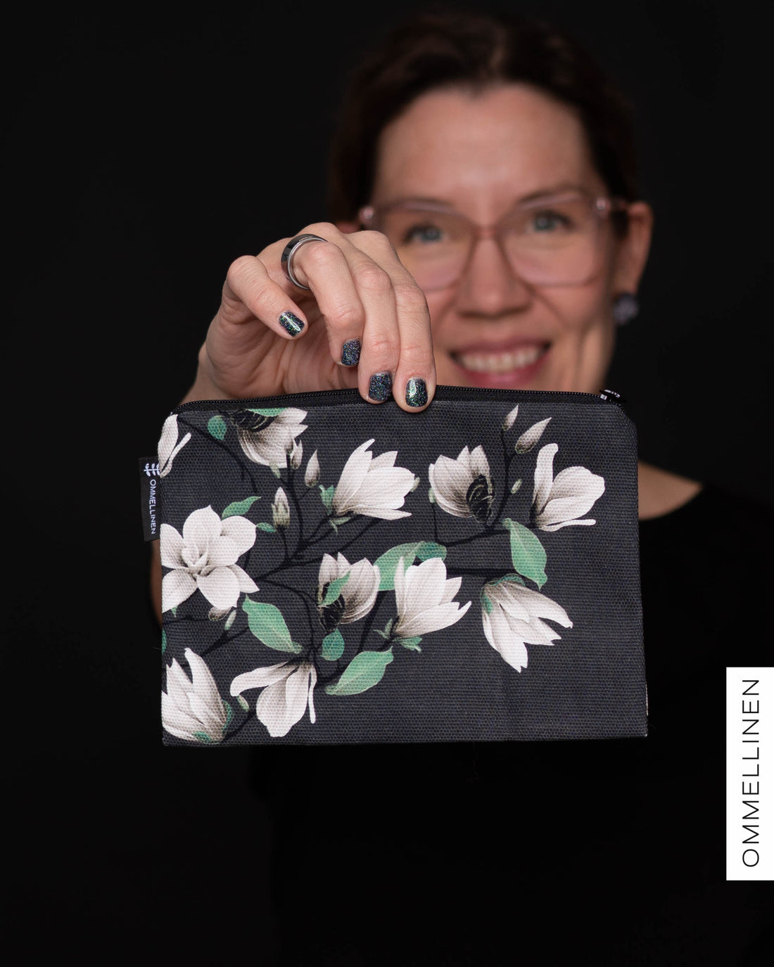 Makeup bag - big, Magnolian kuiskaus - light