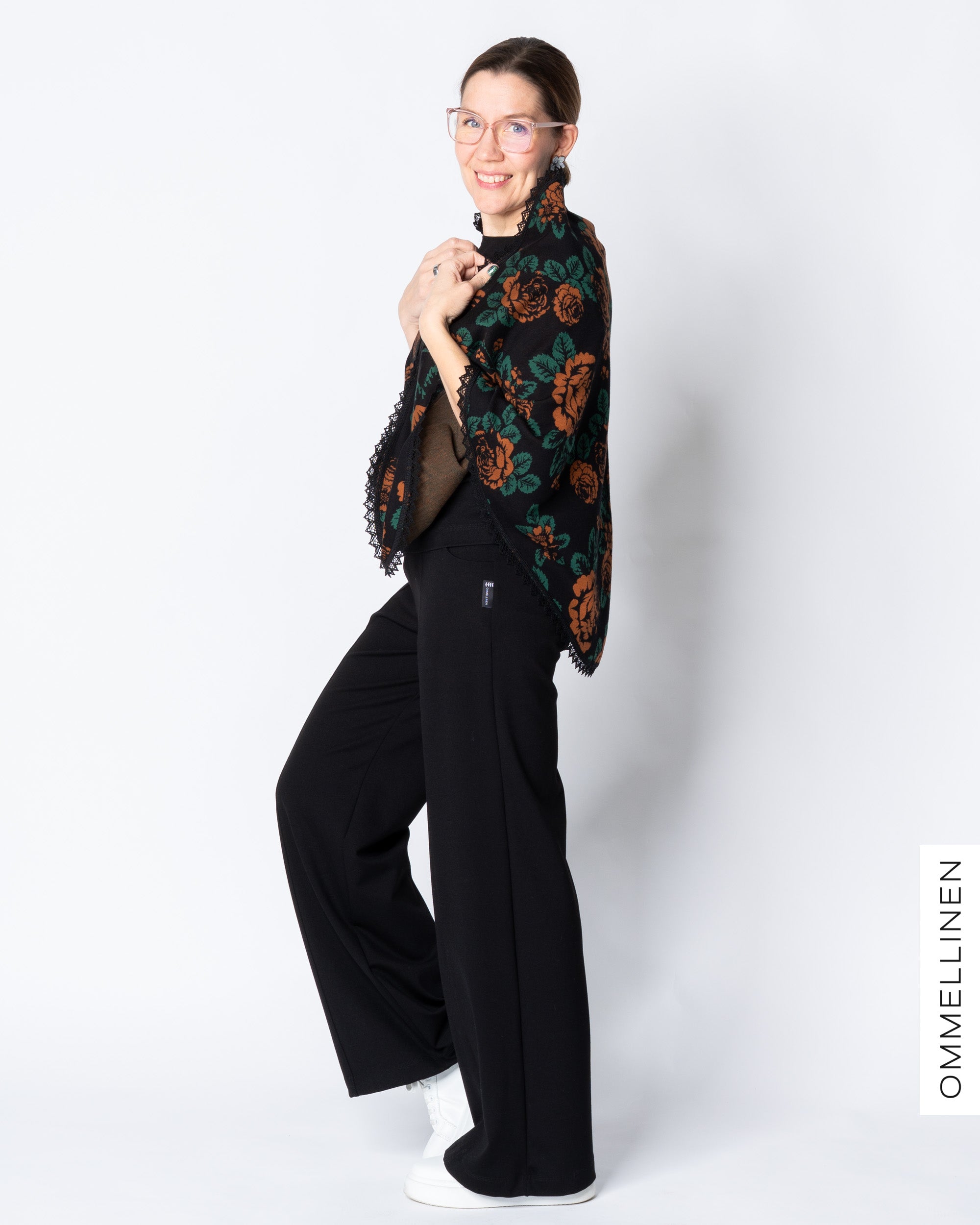 KOLMIO scarf, Babushka Roses - black/brown