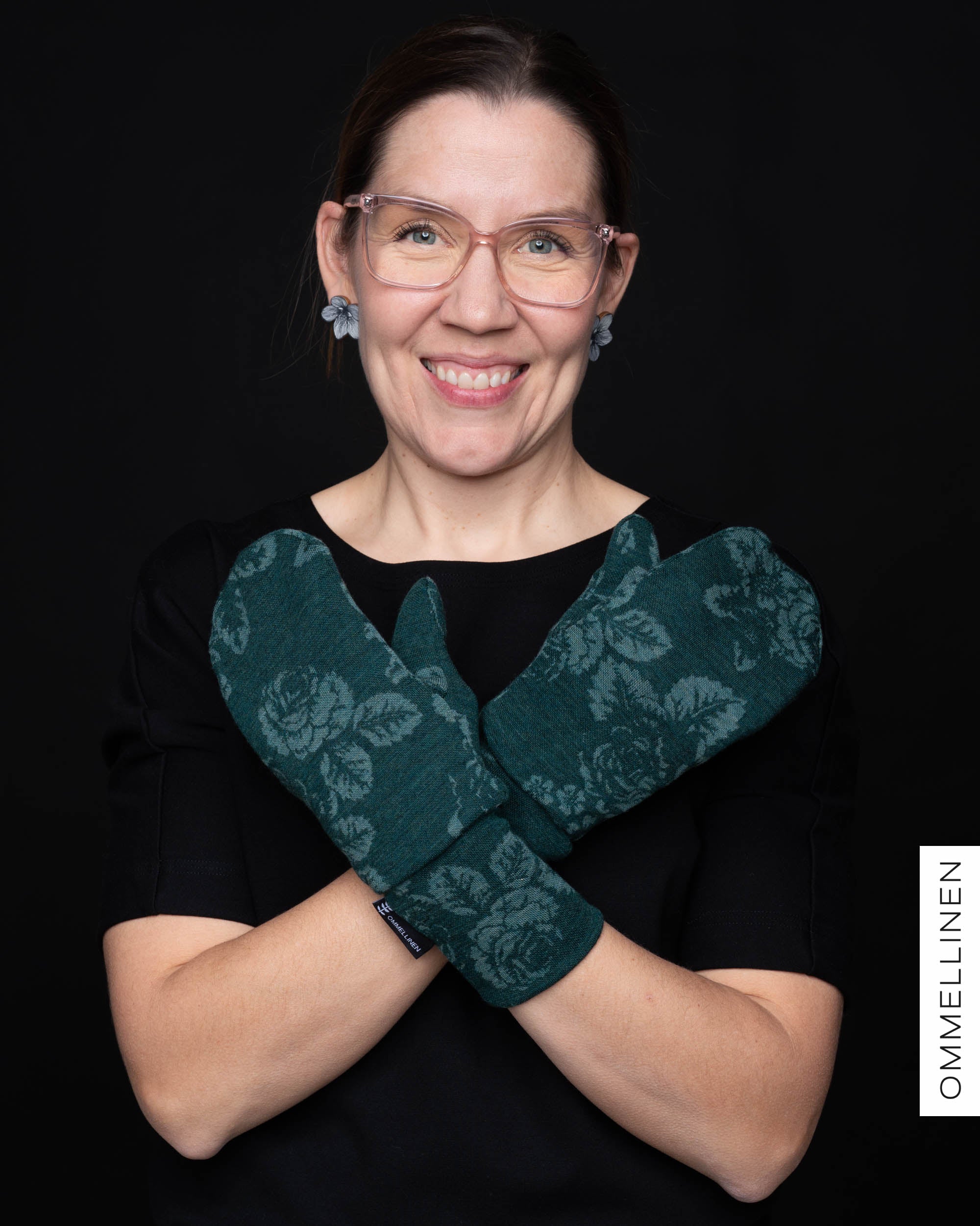 MERINO mittens, Babushka Roses - green