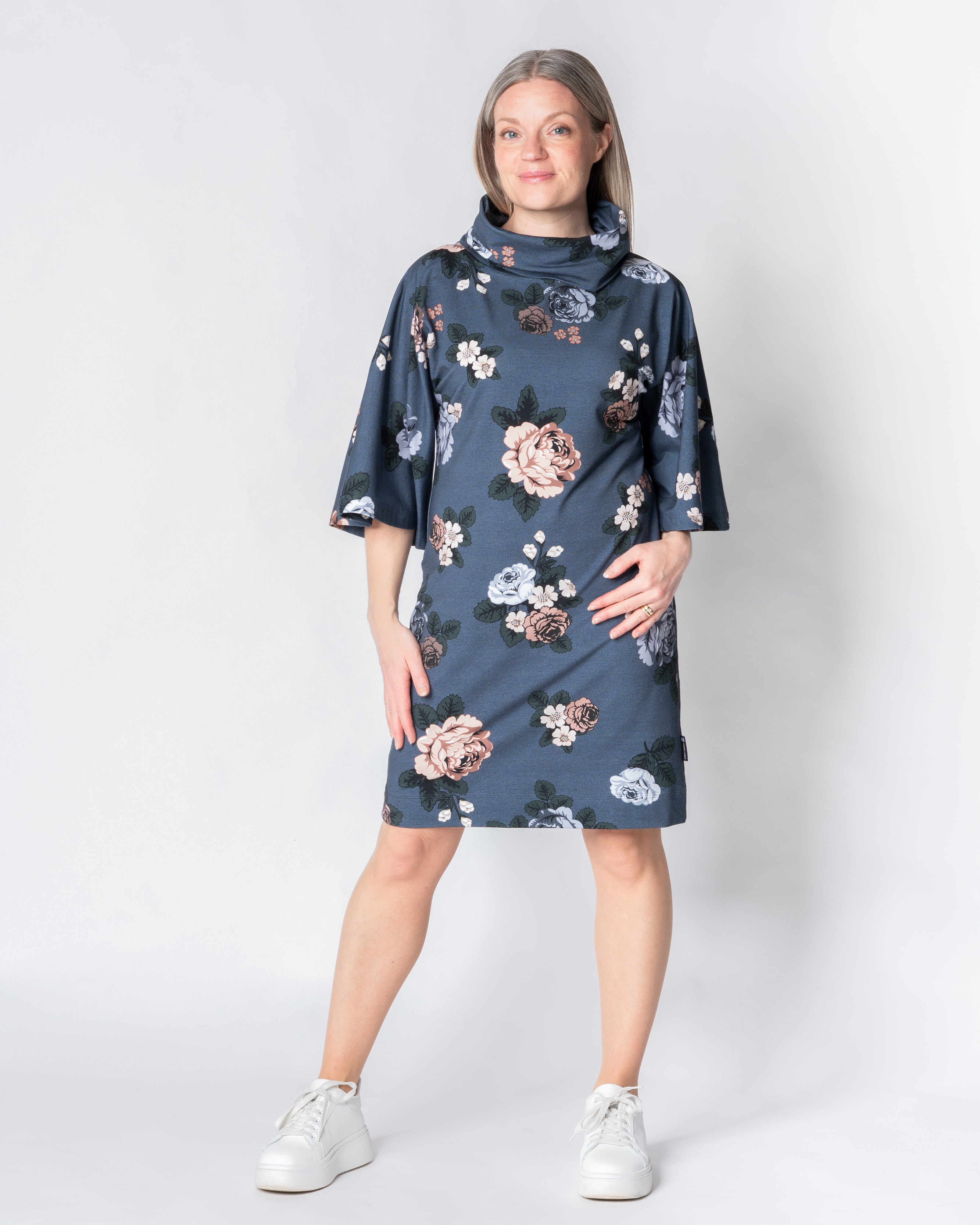 HULMU tunic, Babushka Roses - blueberry
