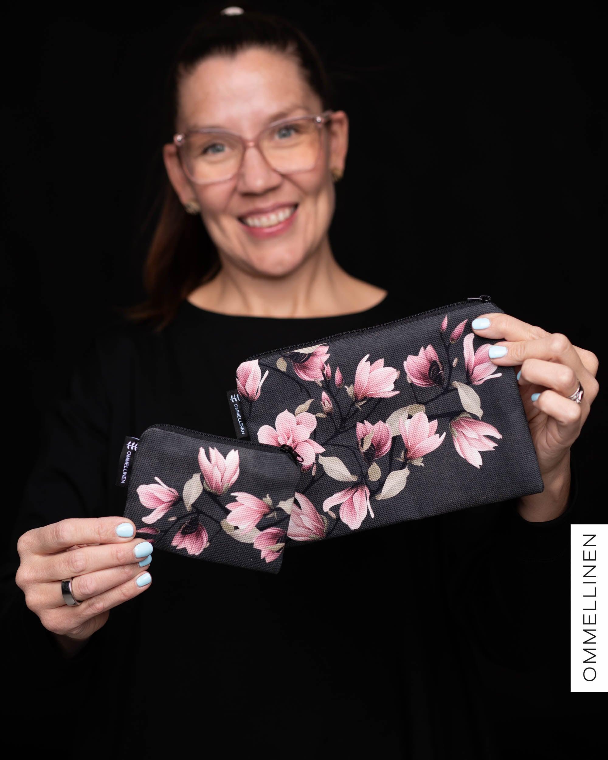 Makeup bag - big, Magnolian kuiskaus