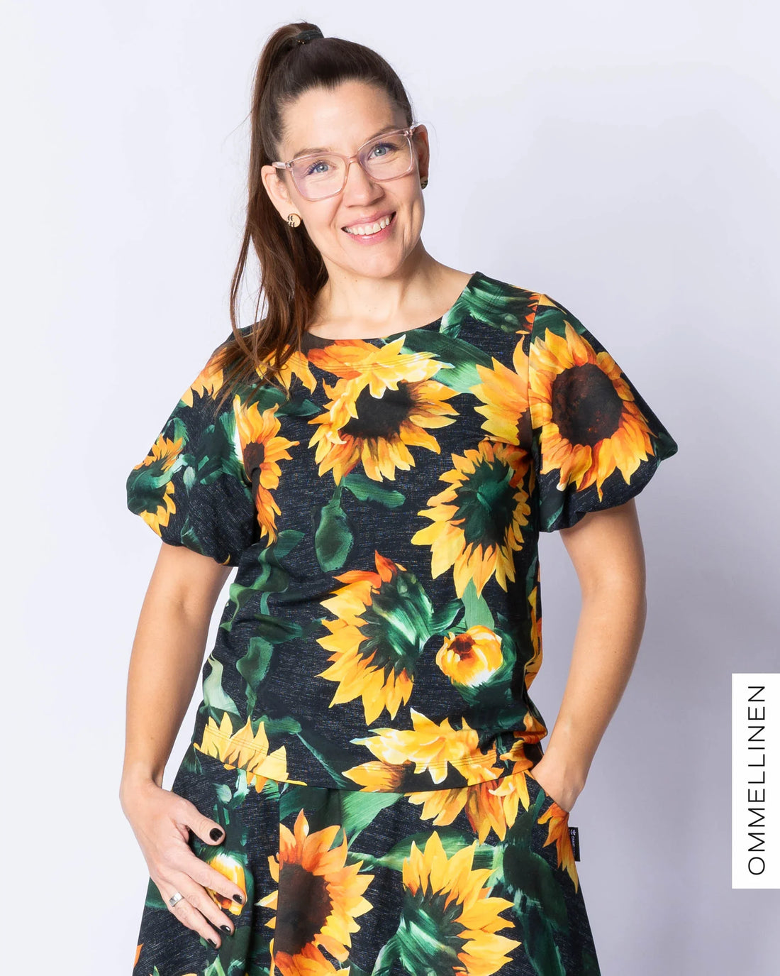 PUFFI t-shirt, Auringonkukka - black