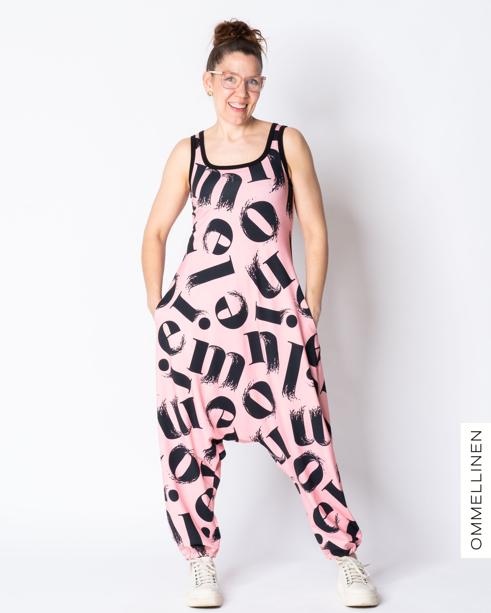 HAAREMI jumpsuit, Kirjaimet - light pink
