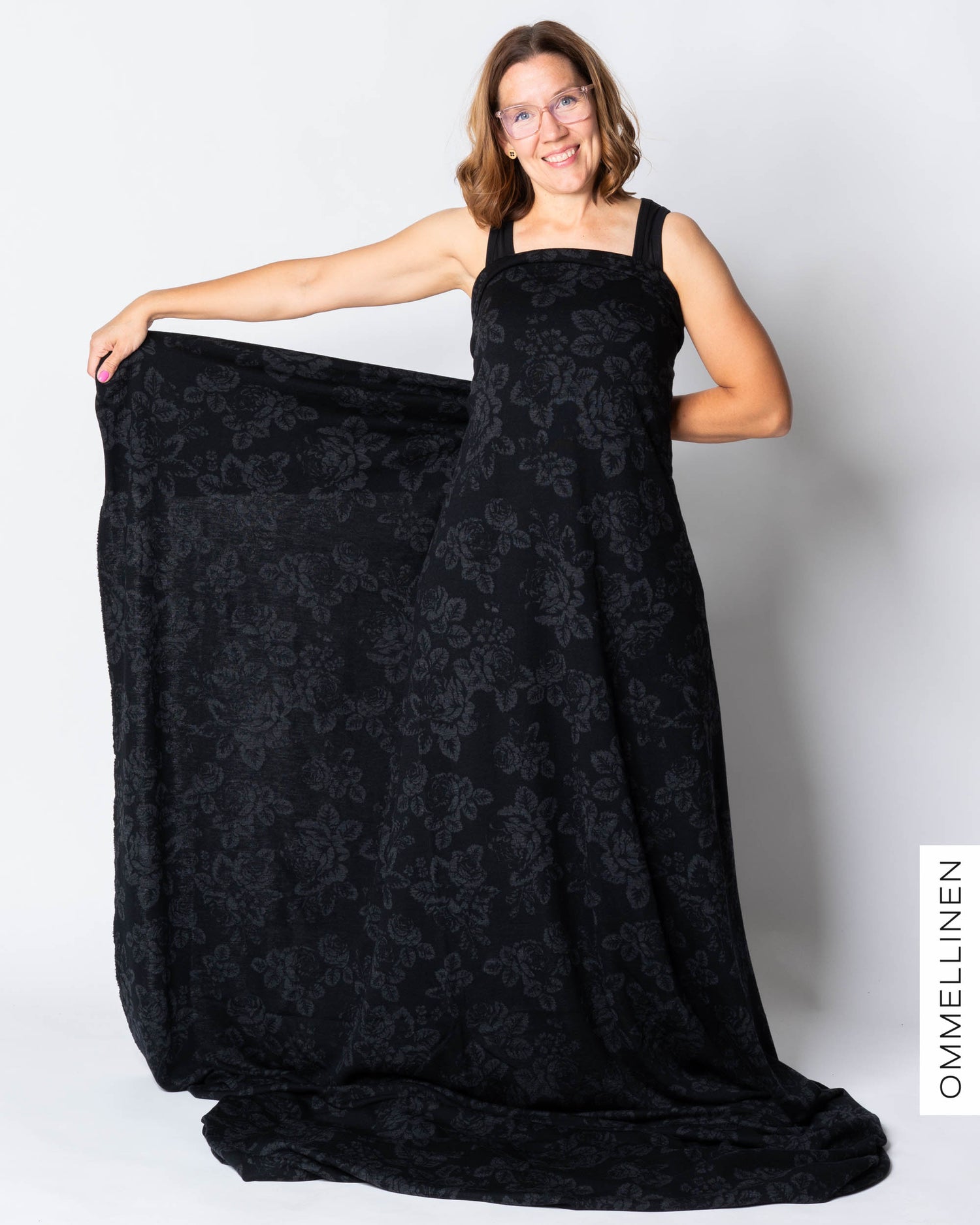 Merino wool, Babushka Roses - black/grey