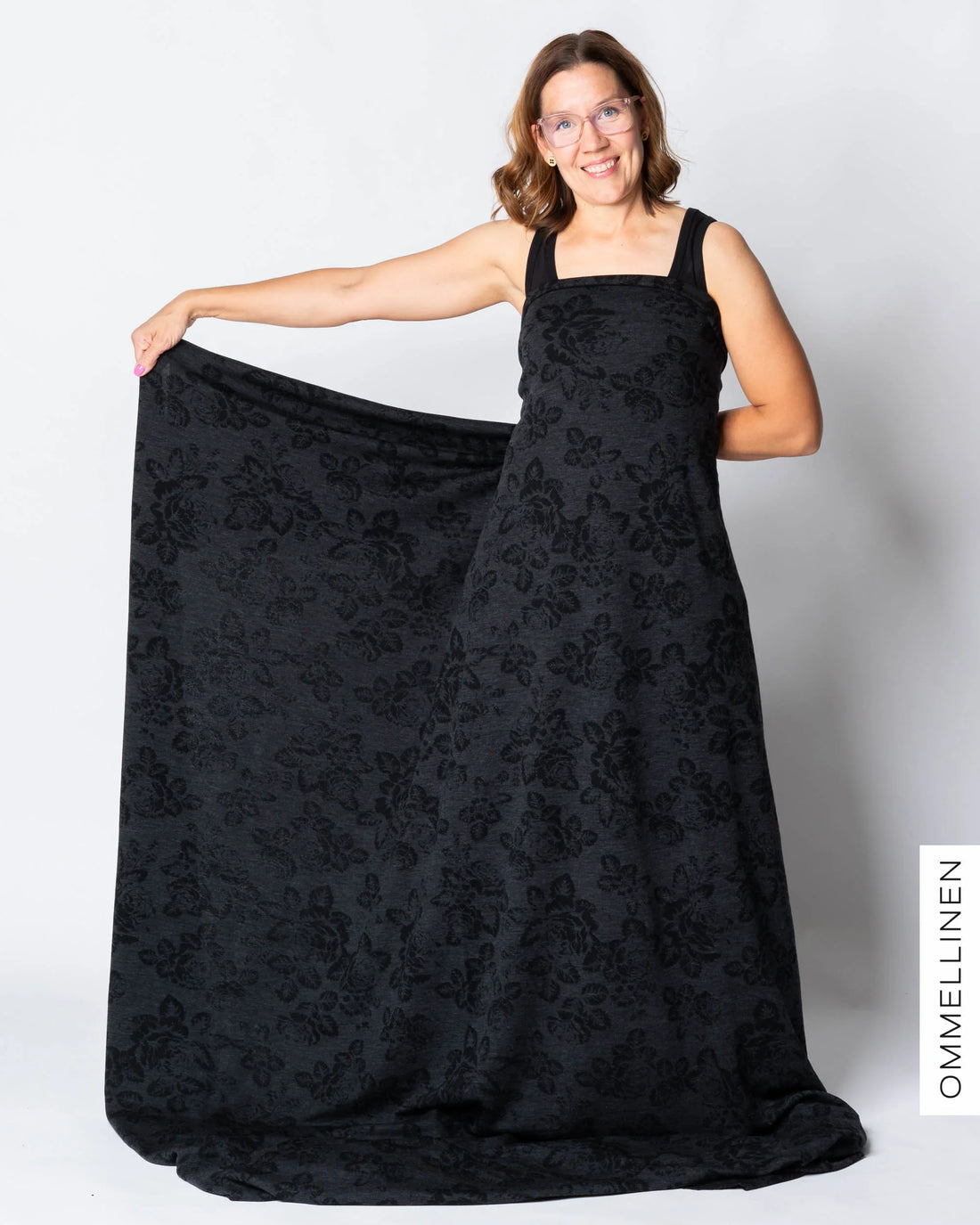 Merino wool, Babushka Roses - grey/black