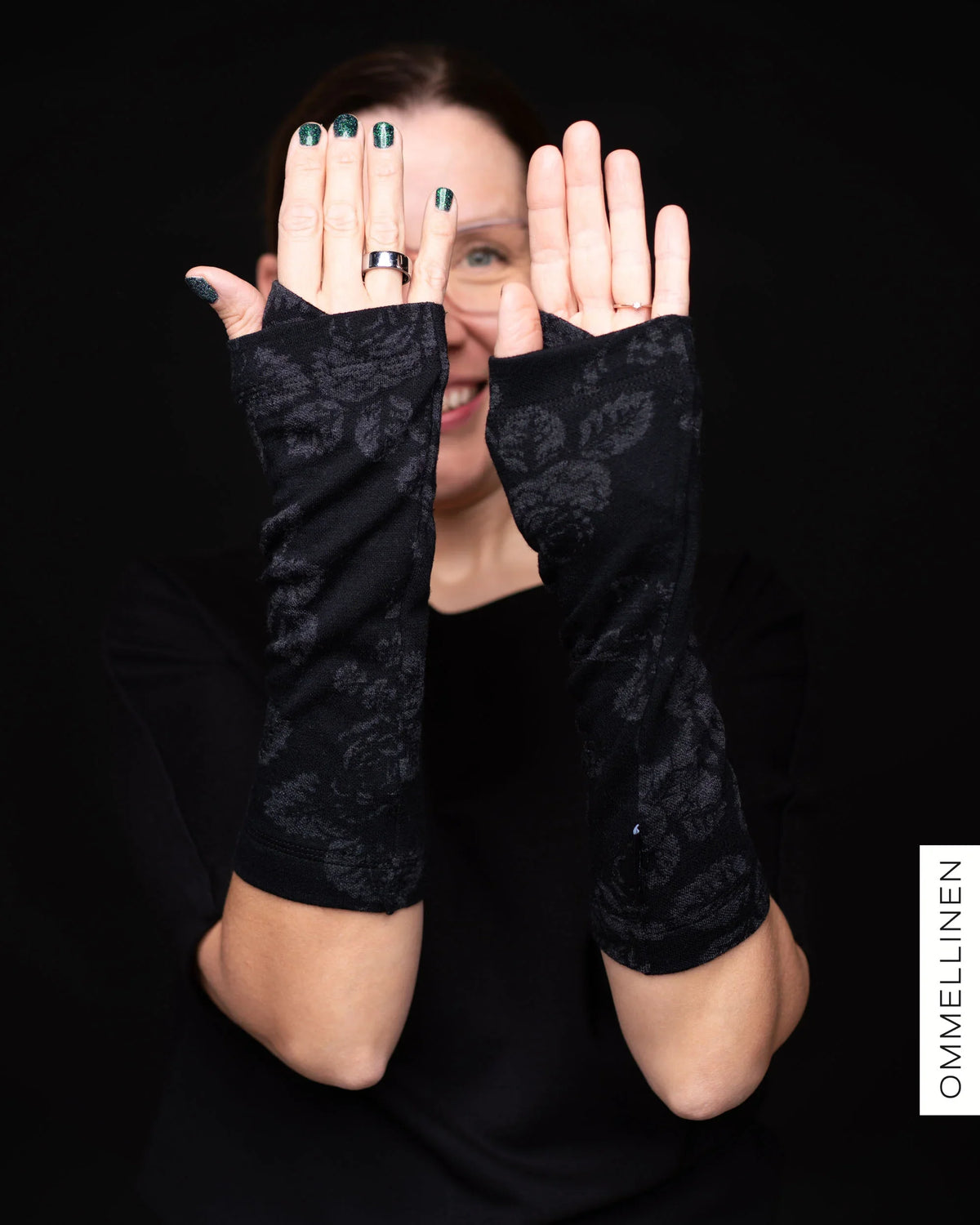 HALF gloves merino wool, Babushka Roses - black/grey
