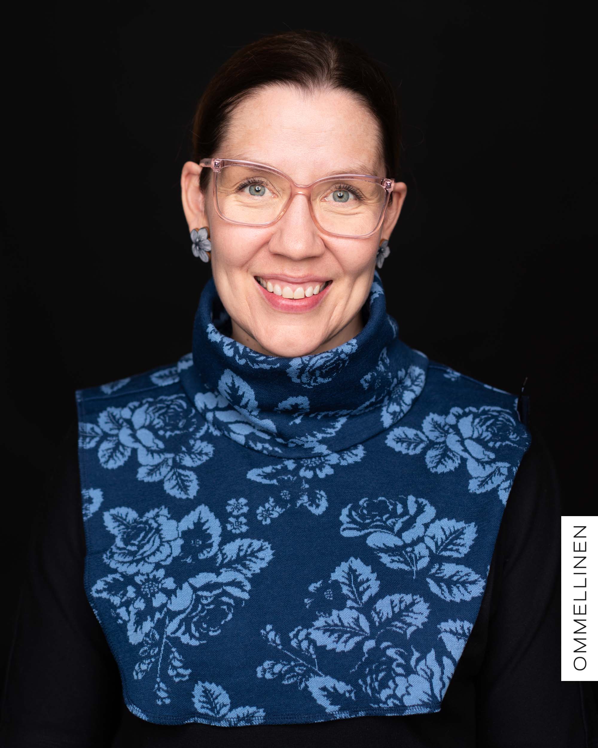 Merino wool collar, Babushka Roses - blue