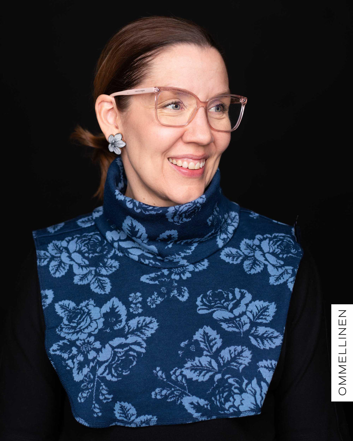 Merino wool collar, Babushka Roses - blue