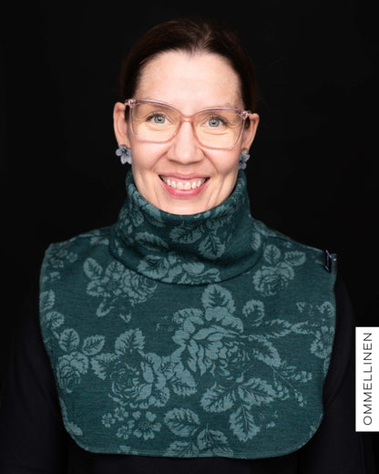 Merino wool collar, Babushka Roses - green
