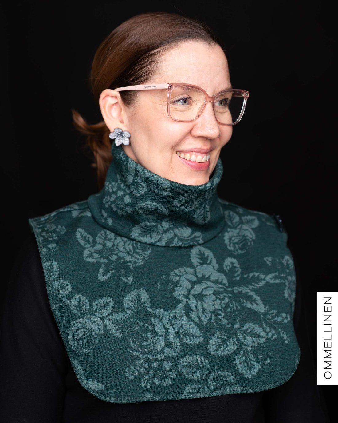 Merino wool collar, Babushka Roses - green