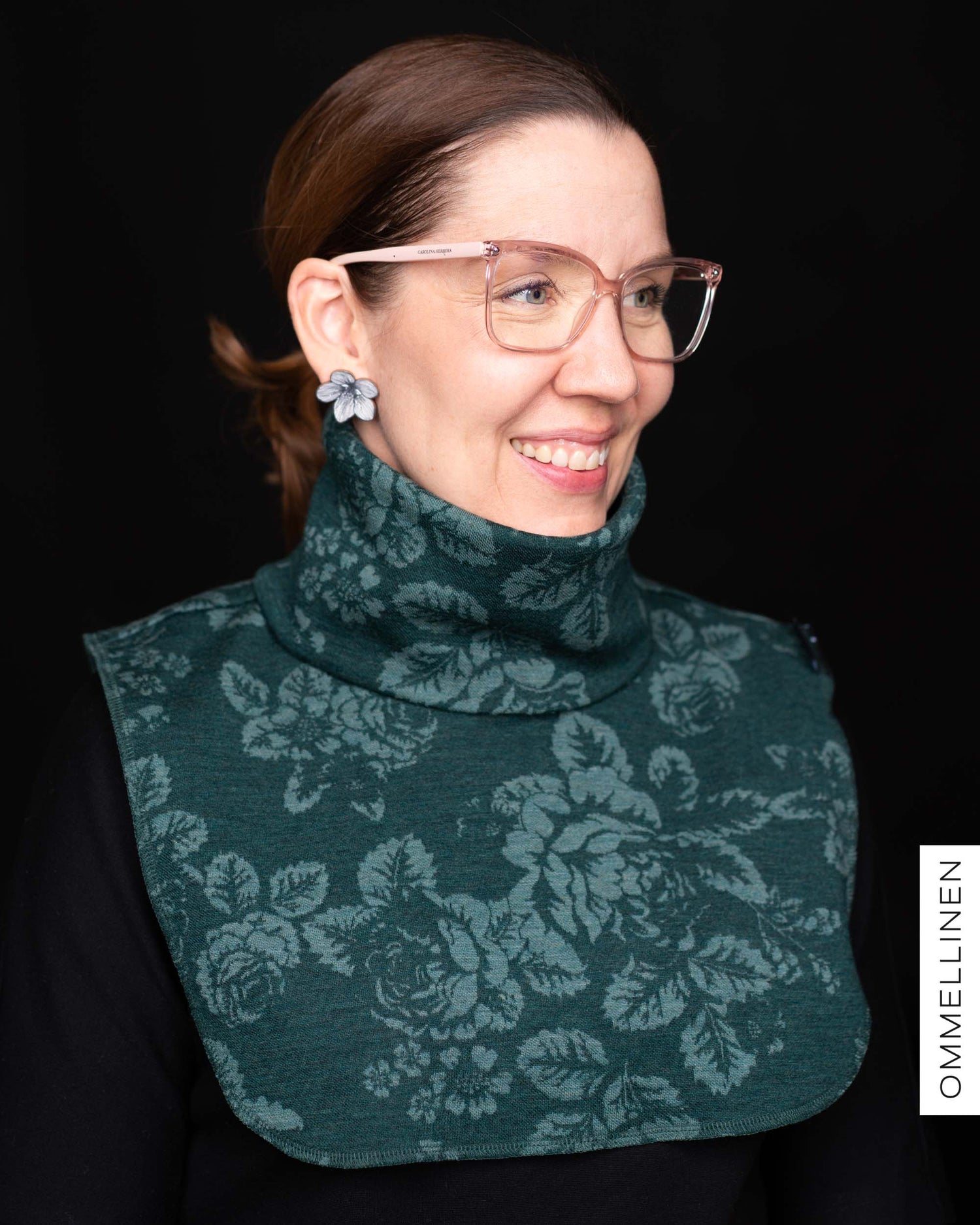 Merino wool collar, Babushka Roses - green