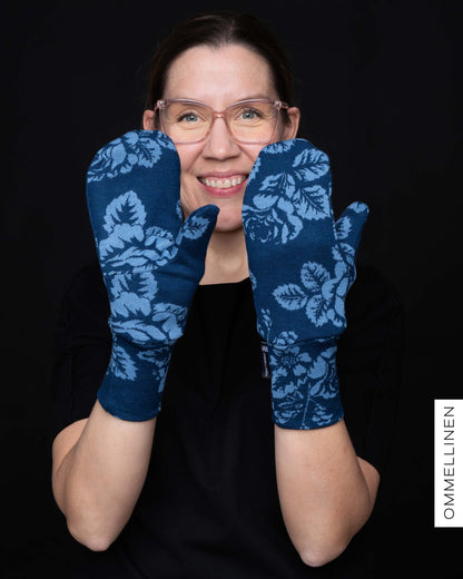 MERINO mittens, Babushka Roses - blue
