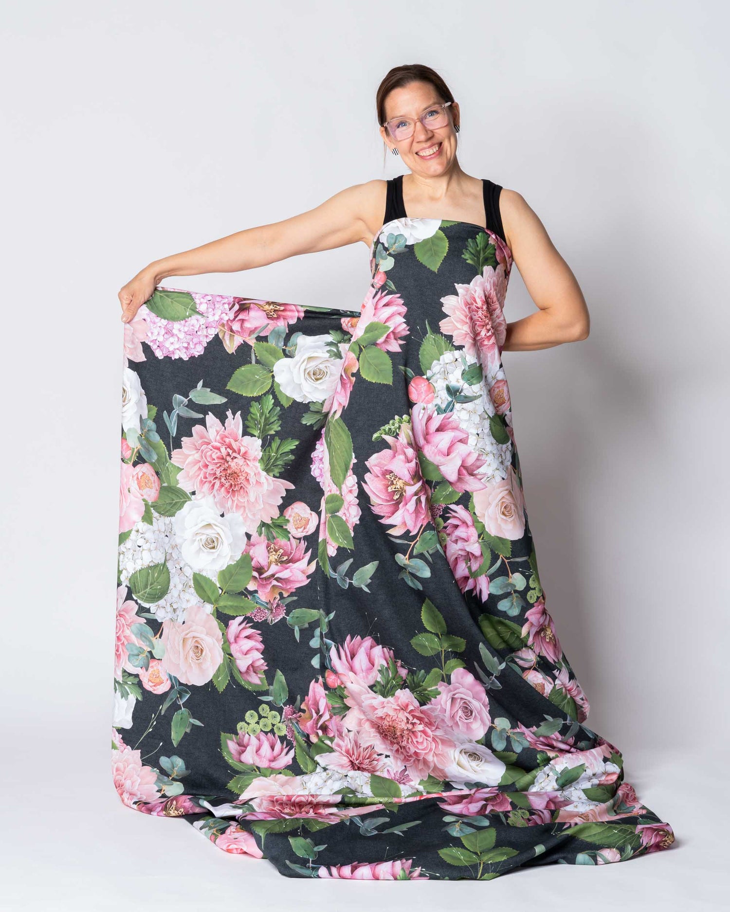 Cotton satin, Kukkakimppu - black