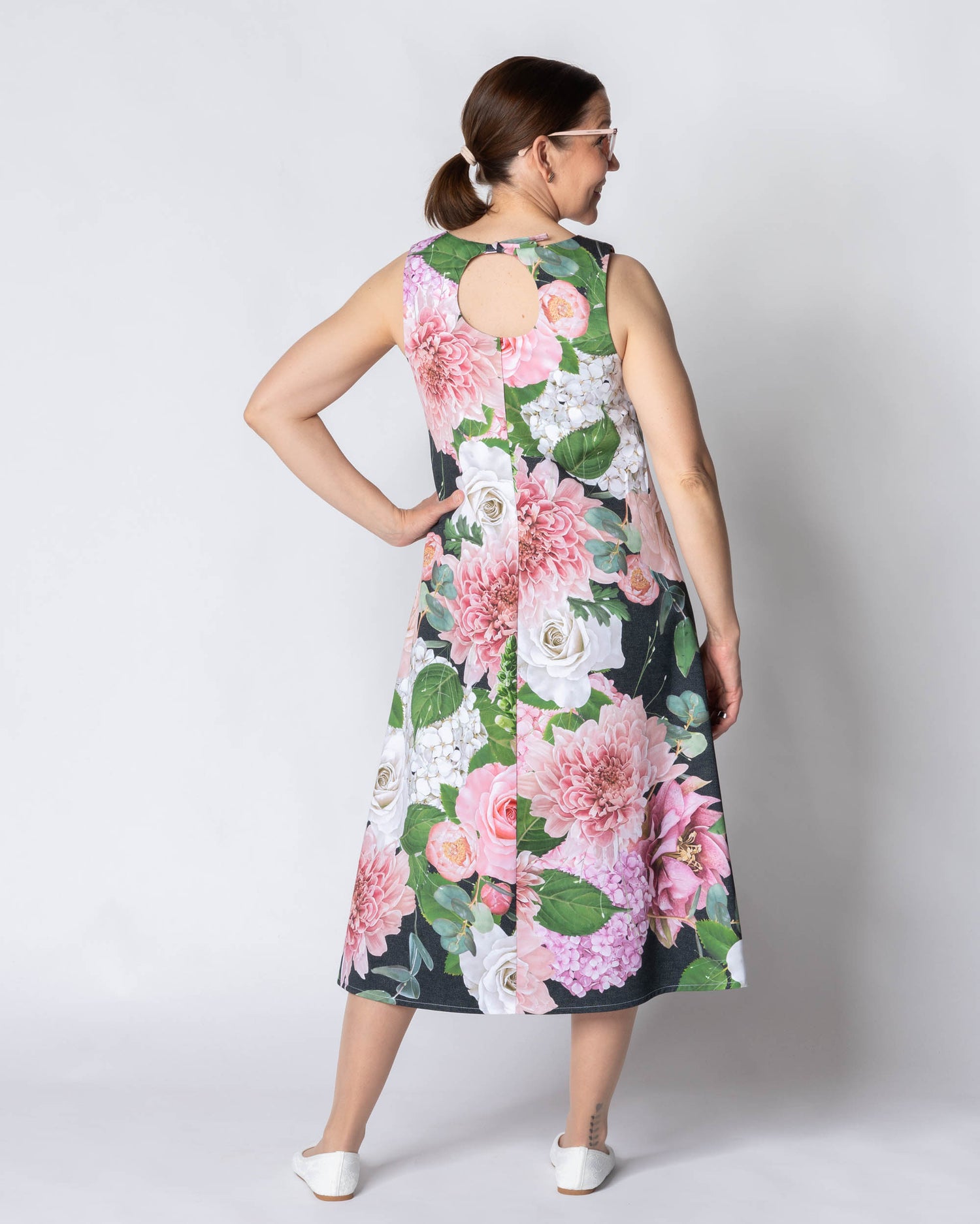 TYYLI dress, Kukkakimppu - black