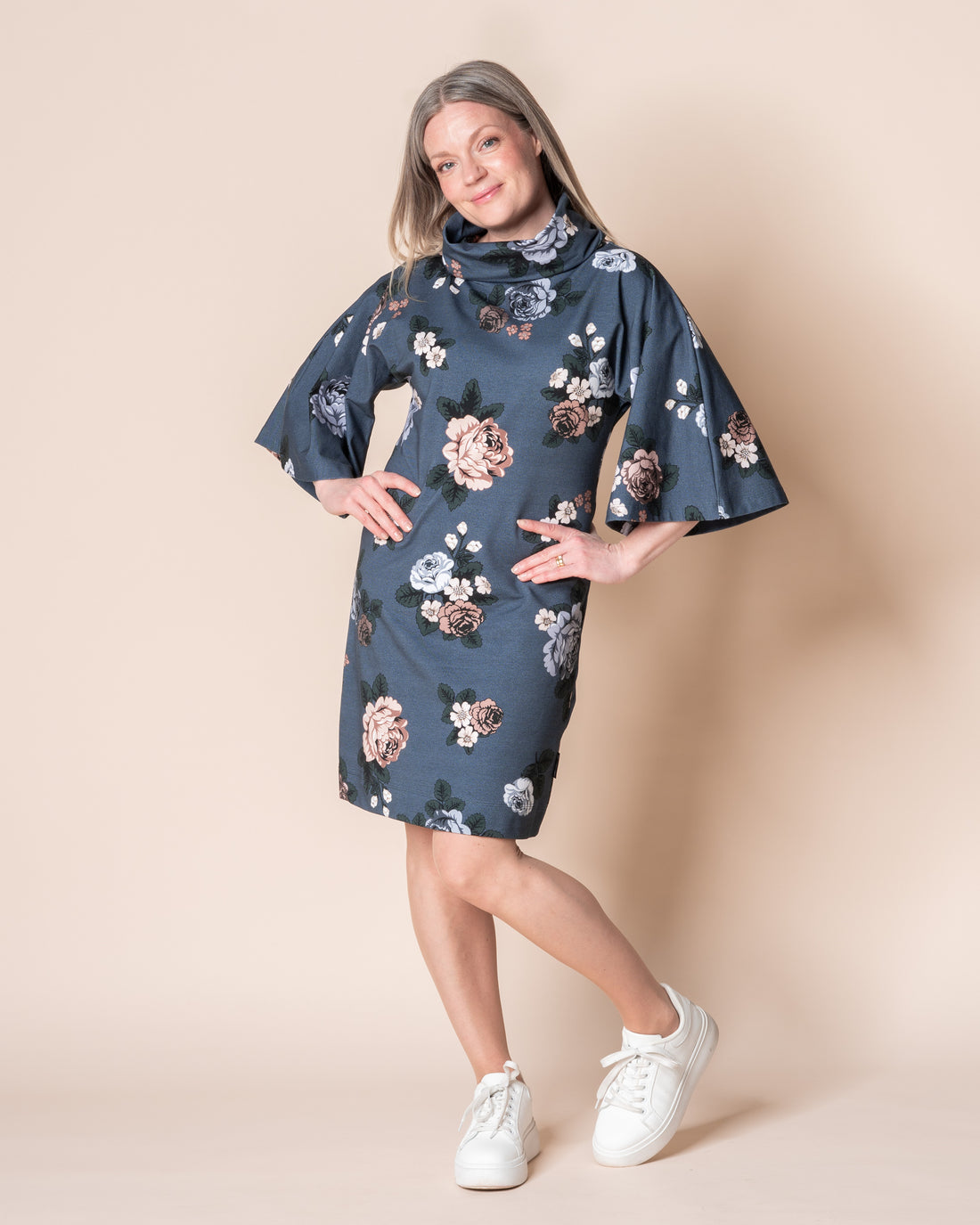 HULMU tunic, Babushka Roses - blueberry