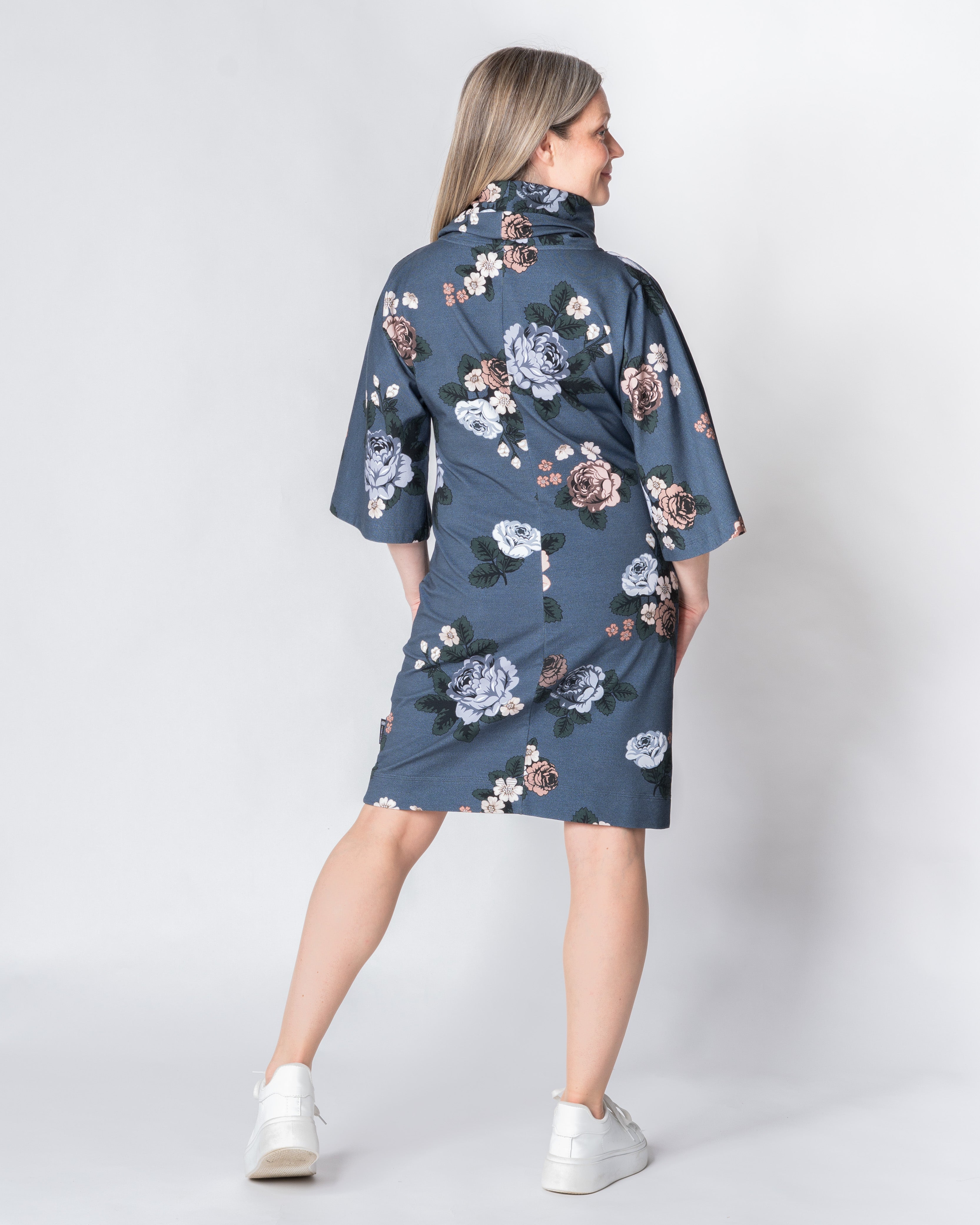 HULMU tunic, Babushka Roses - blueberry
