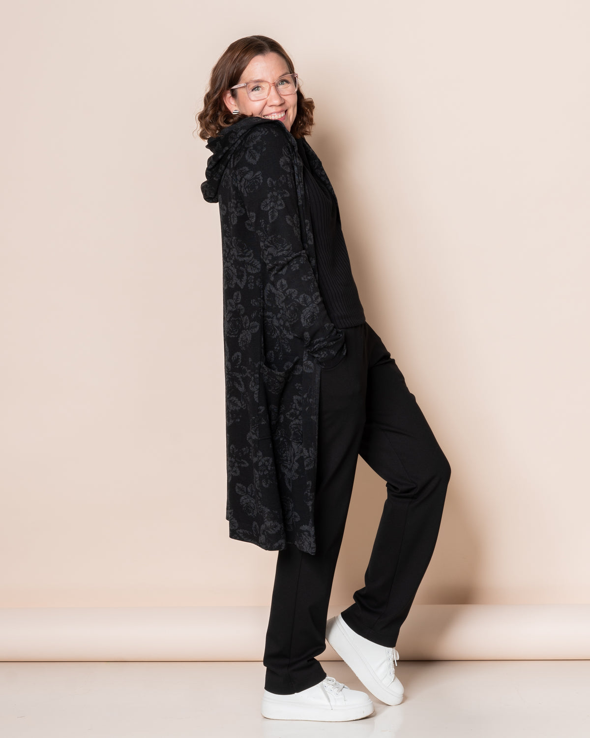 MERINO WOOL RENTOILU cardigan 2.0, Babushka Roses - black/grey