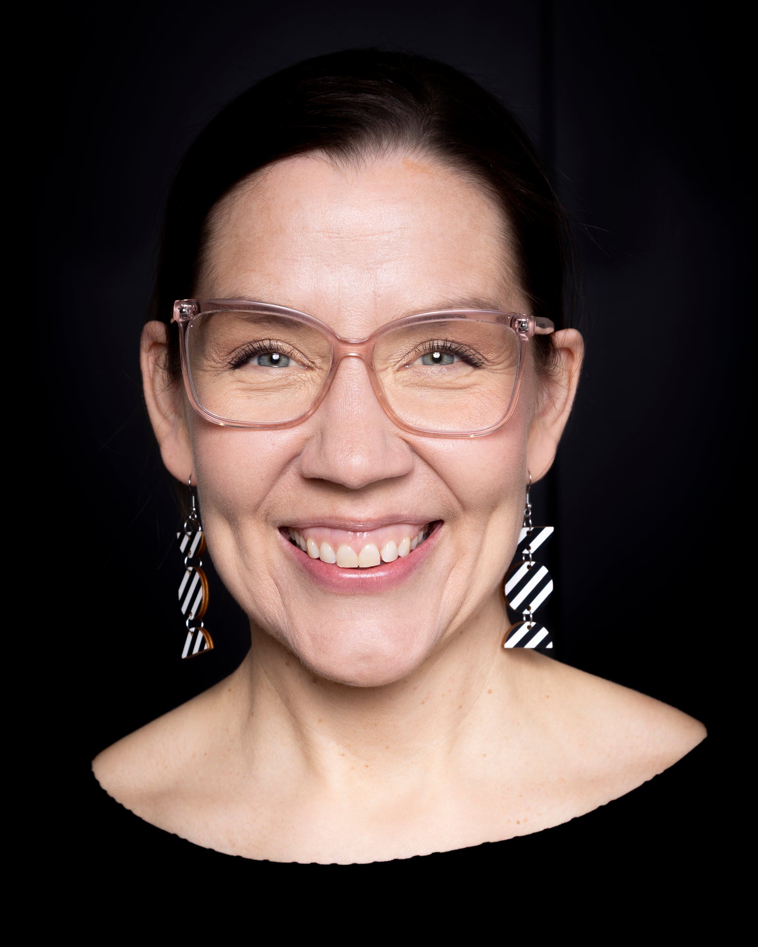 Earrings, Raita - black hanging, hook