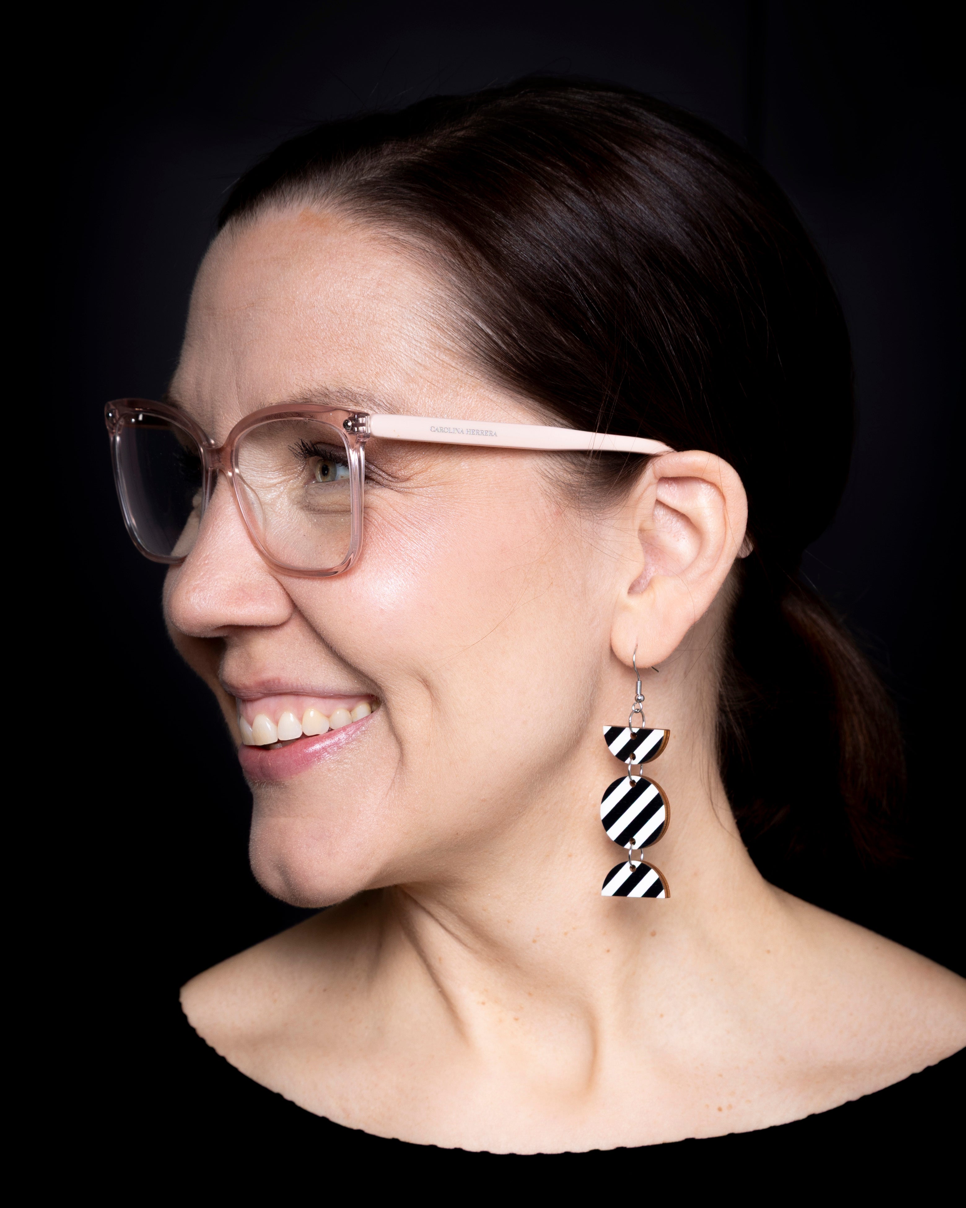 Earrings, Raita - black hanging, hook