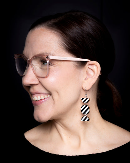 Earrings, Raita - black hanging, hook