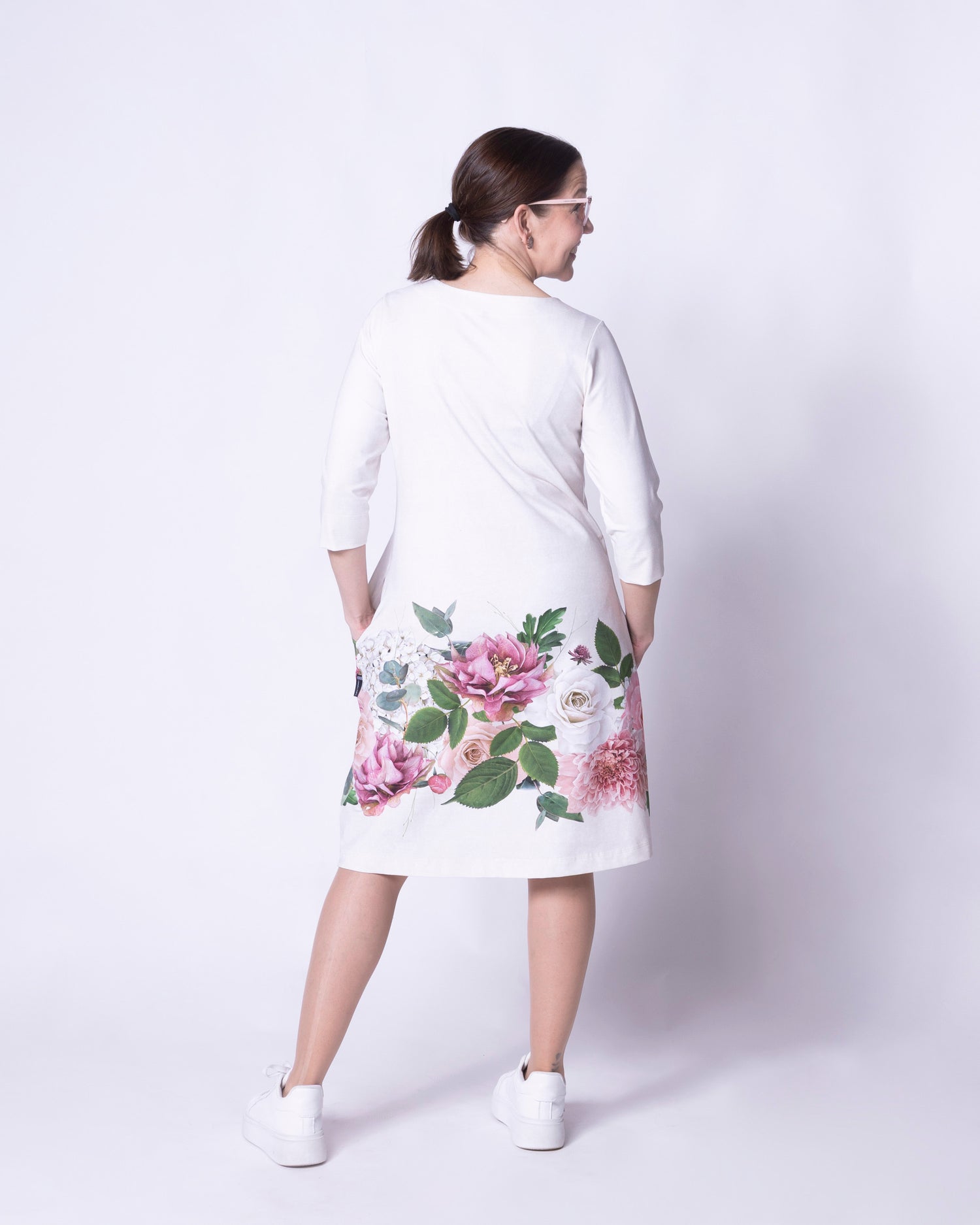 IISI dress, Kukkakimppu ja kettu - light