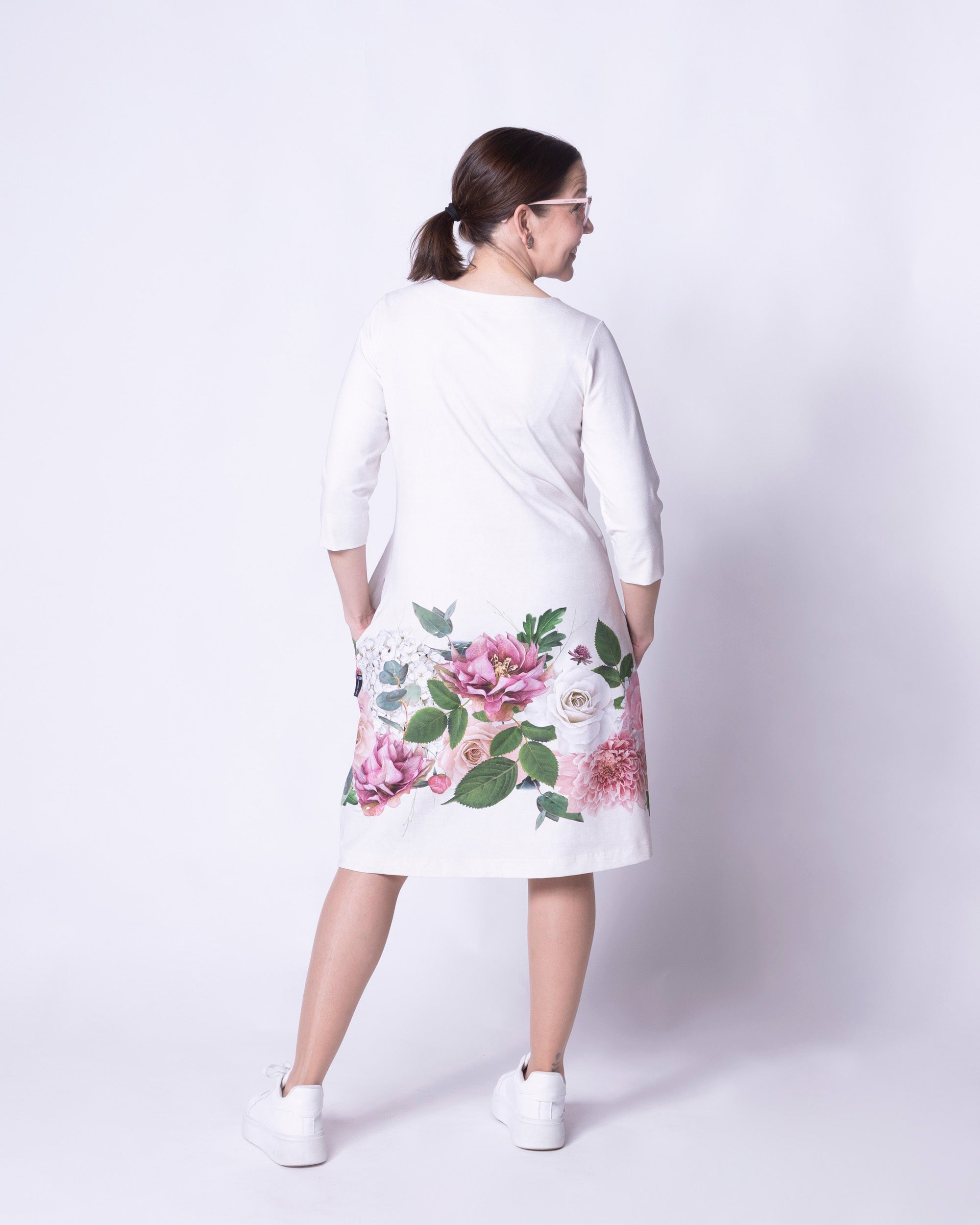 IISI dress, Kukkakimppu ja kettu - light