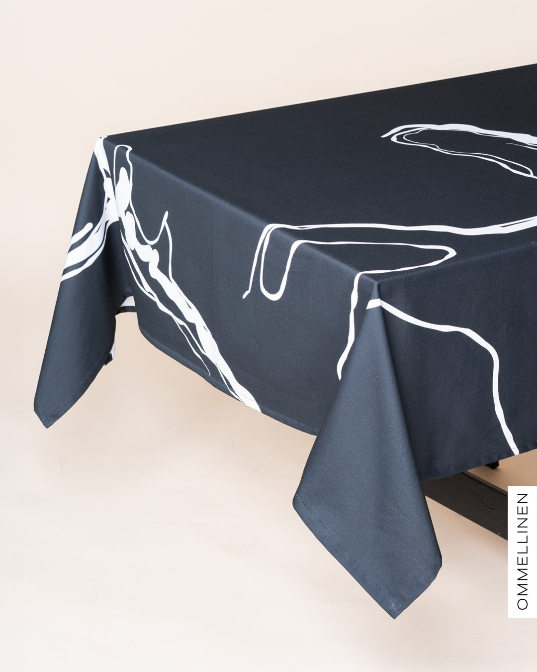 Tablecloth, Pohjolan hirvi - dark